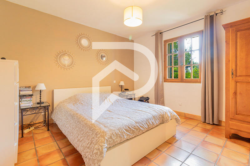 Maison - 363 m² - 6 pièces