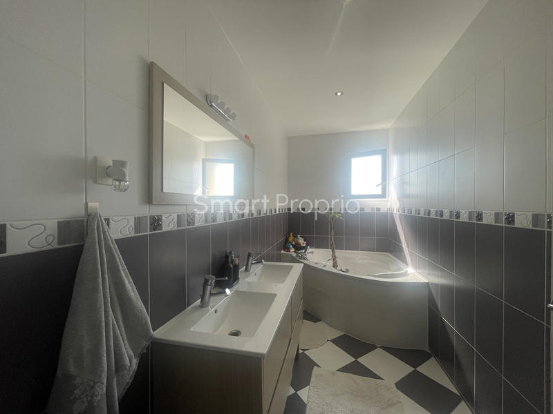 Maison - 280 m² - 8 pièces