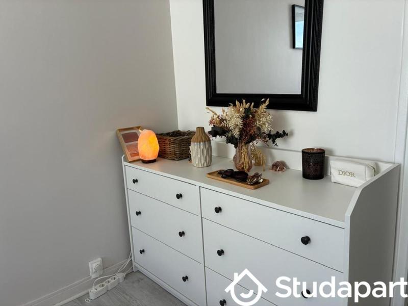 Chambre - 9 m² - 1 pièce