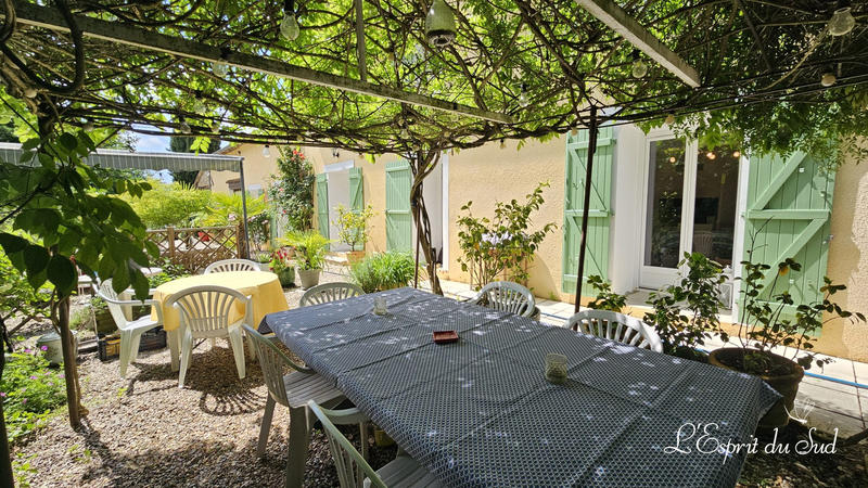 Maison - 290 m² - 9 pièces