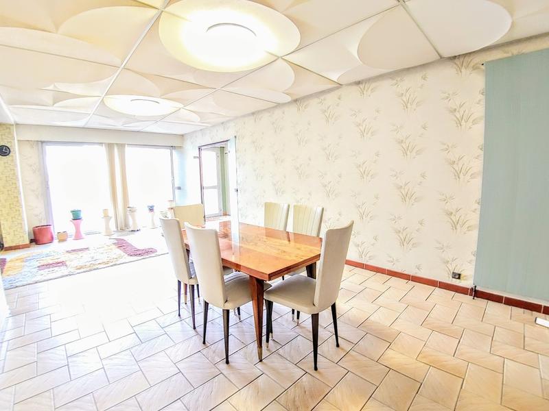 Maison - 570 m² - 8 pièces