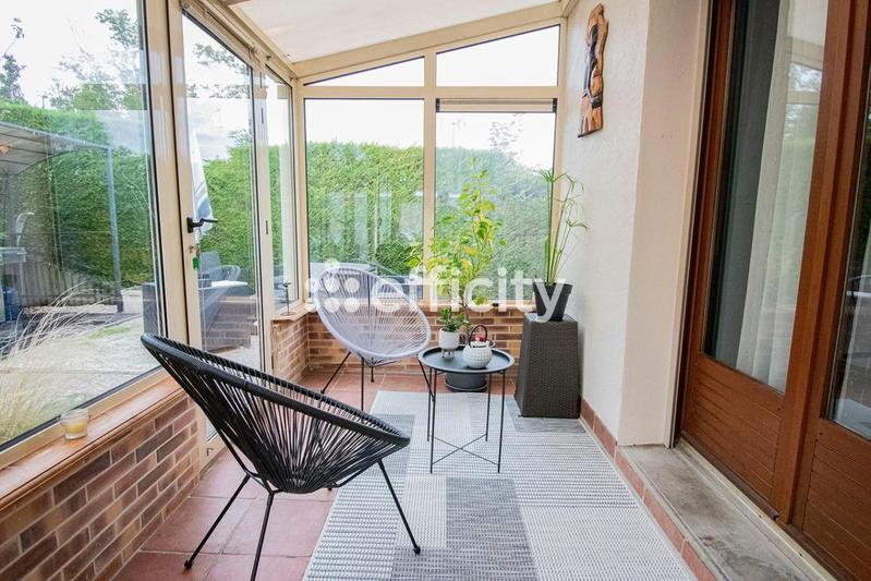 Maison - 201 m² - 9 pièces