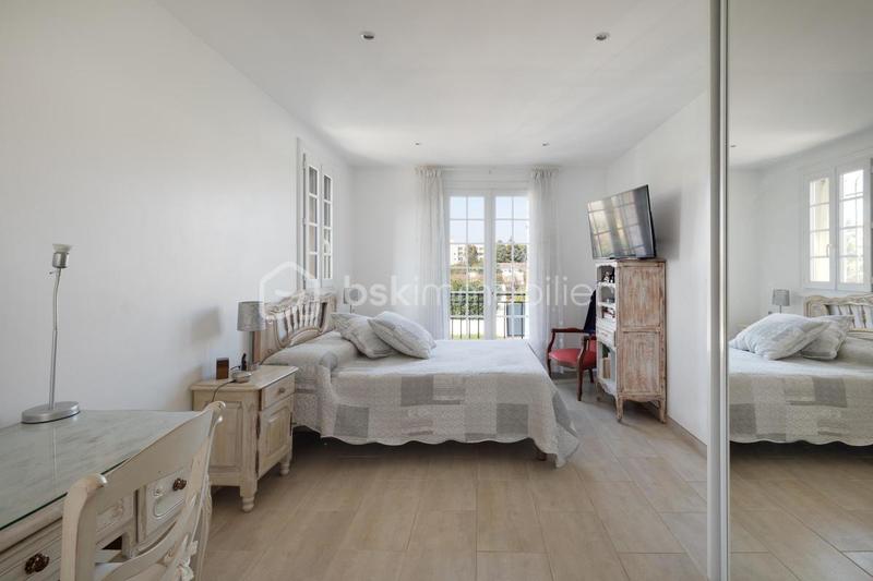 Maison traditionnelle - 260 m² - 5 pièces