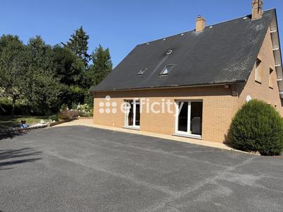 Maison - 235 m² - 10 pièces