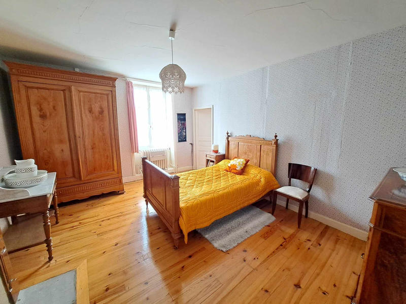 Maison - 208 m² - 8 pièces