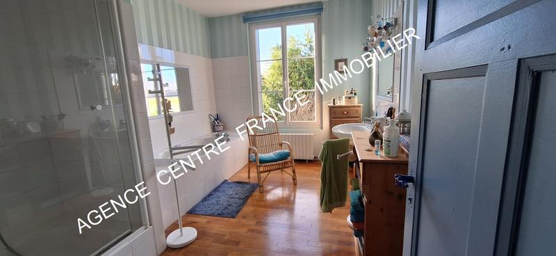 Propriété - 171 m² - 6 pièces