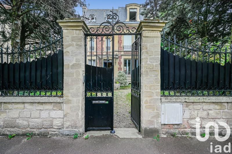 Maison - 243 m² - 8 pièces