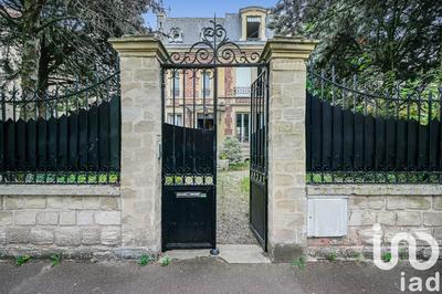 Maison - 243 m² - 8 pièces