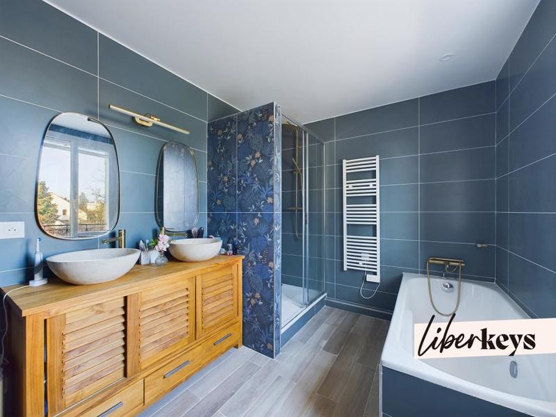 Maison - 280 m² - 7 pièces