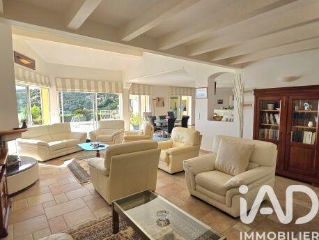 Maison - 352 m² - 7 pièces