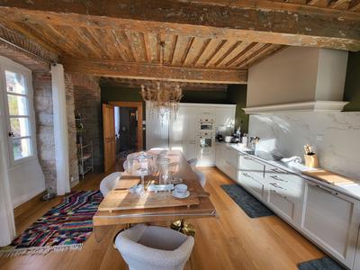 Maison - 220 m² - 6 pièces