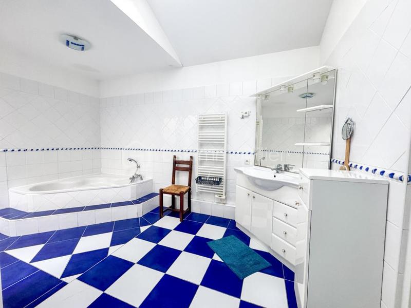 Longère - 214 m² - 6 pièces