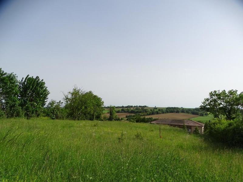 Terrain constructible - 1 400 m²