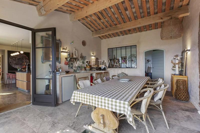 Maison - 250 m² - 7 pièces