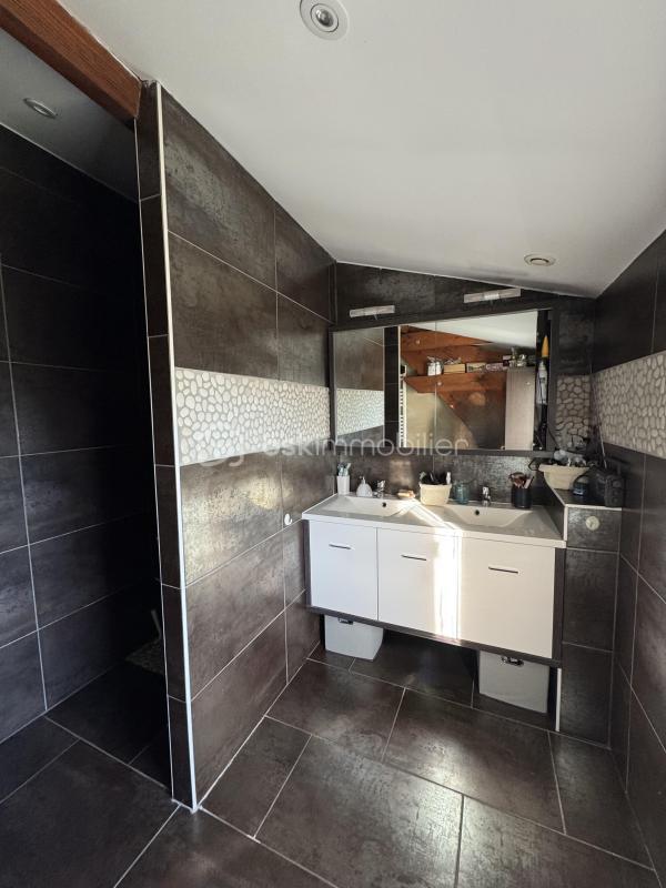 Demeure - 210 m² - 7 pièces