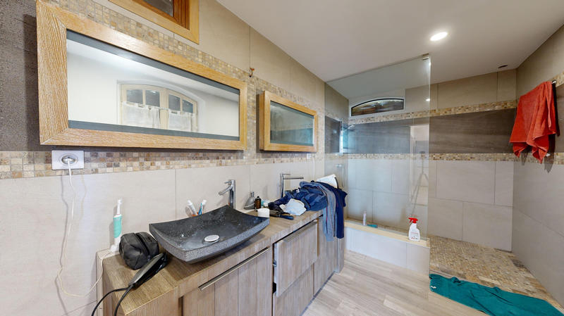 Maison - 420 m² - 19 pièces