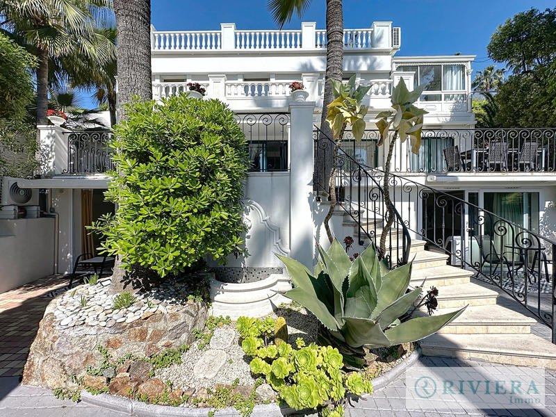 Villa - 221 m² - 6 pièces