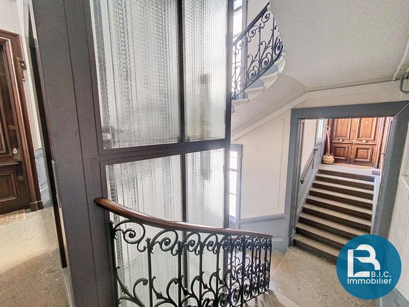 Appartement - 151 m² - 6 pièces