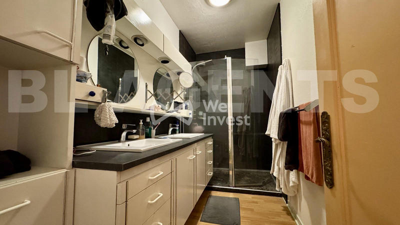 Maison - 235 m² - 9 pièces