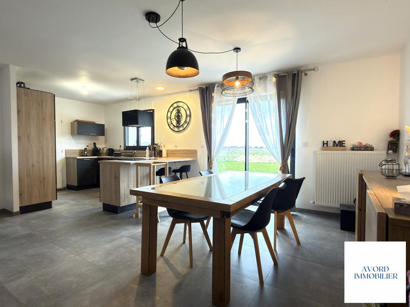 Maison - 93 m² - 4 pièces