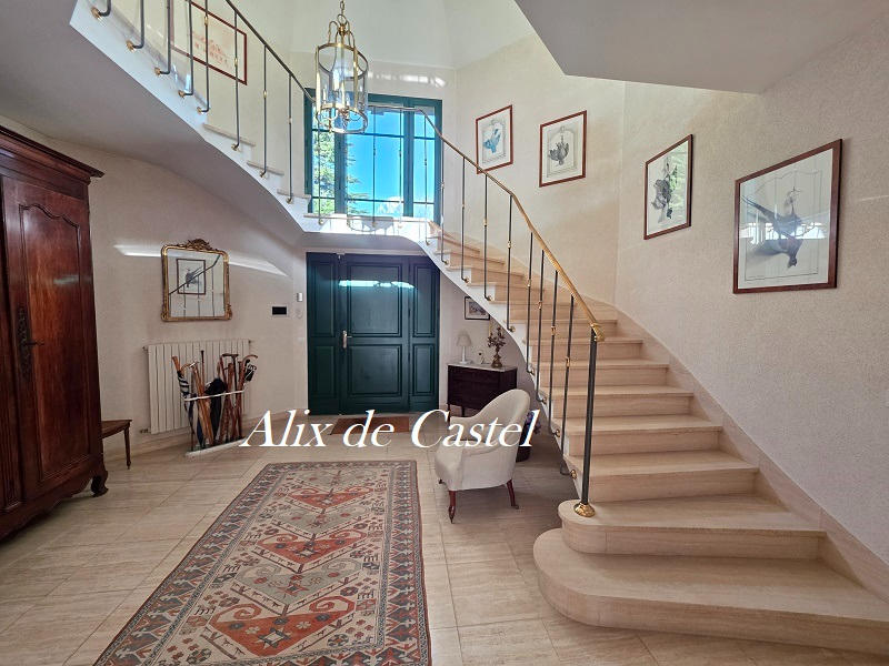 Maison - 275 m² - 9 pièces