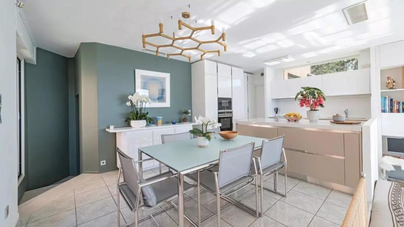 Maison - 271 m² - 7 pièces