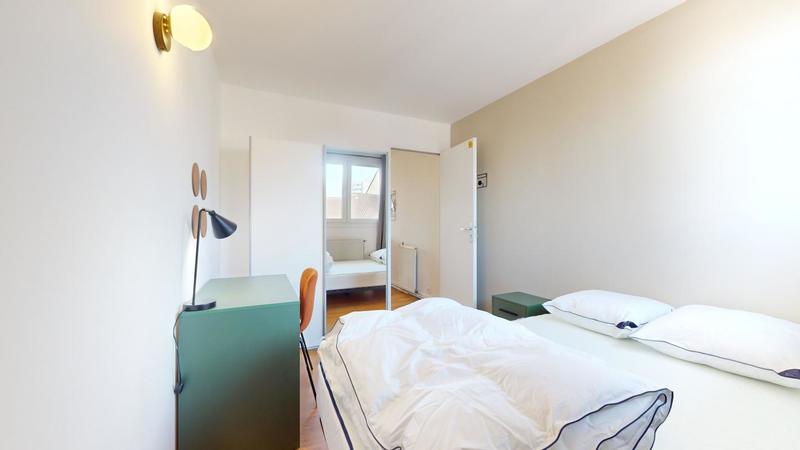 Appartement - 80 m² - 5 pièces