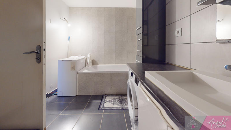 Maison - 227 m² - 9 pièces