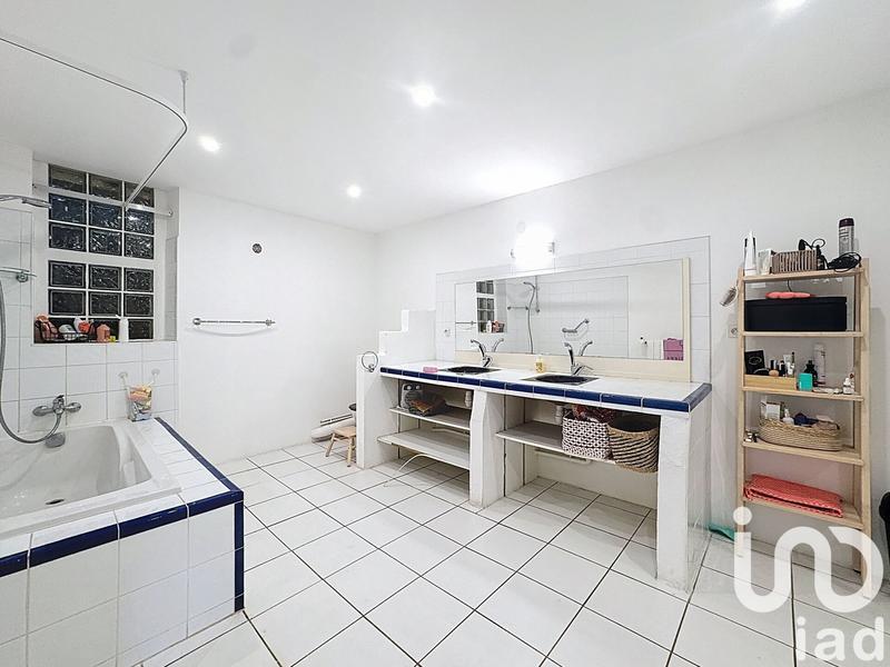 Maison - 250 m² - 6 pièces