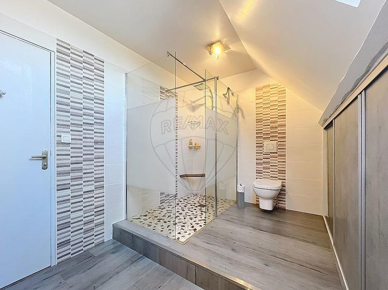 Maison - 300 m² - 5 pièces