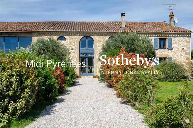 Maison - 655 m² - 13 pièces