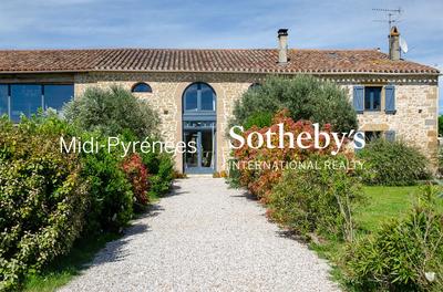 Maison - 655 m² - 13 pièces