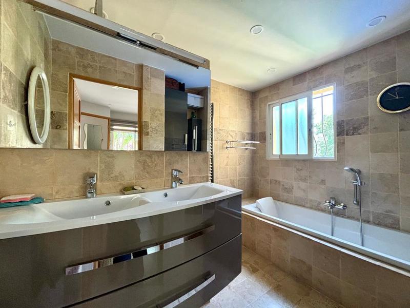 Maison - 167 m² - 5 pièces