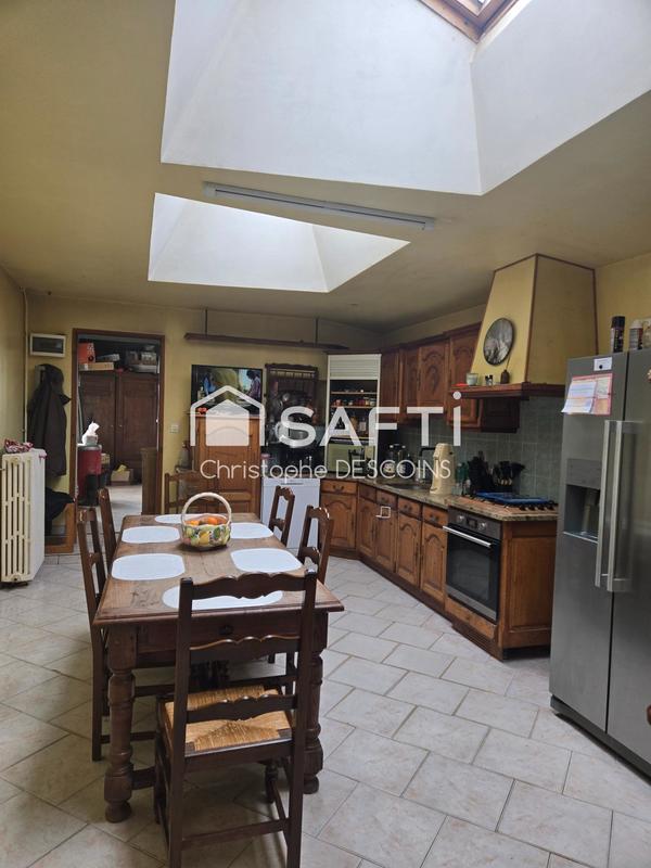 Maison - 180 m² - 9 pièces