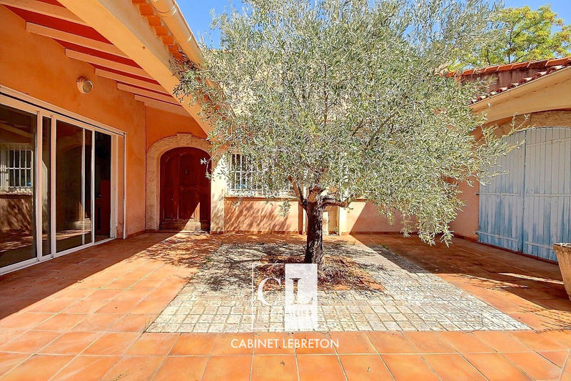 Villa - 295 m² - 5 pièces