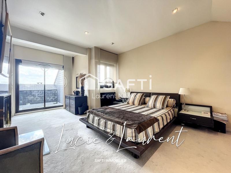 Maison - 260 m² - 8 pièces