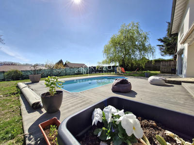 Maison - 240 m² - 7 pièces