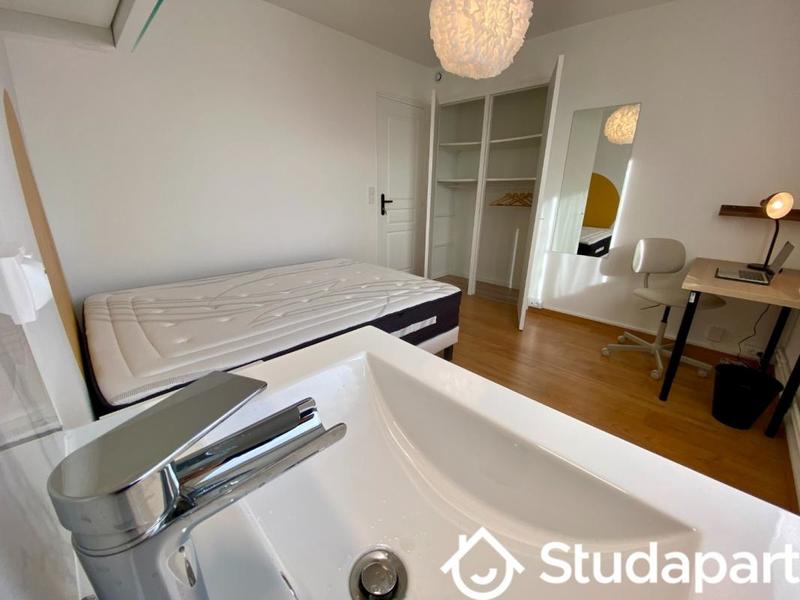 Chambre - 11 m² - 1 pièce