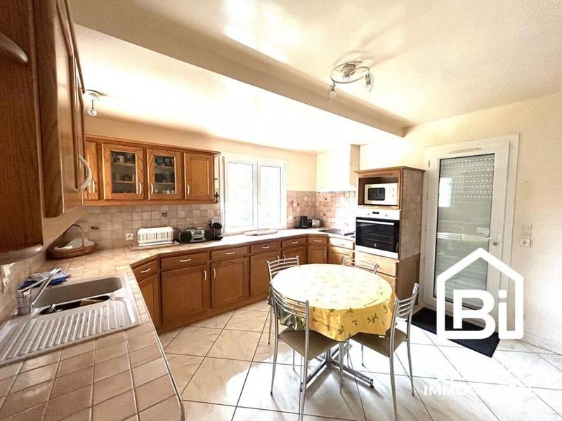 Maison traditionnelle - 180 m² - 7 pièces