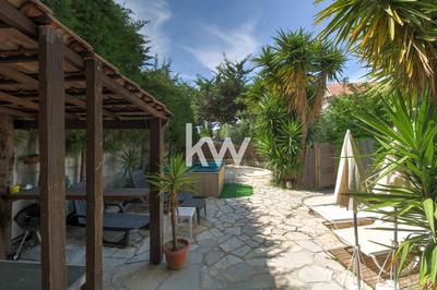 Maison traditionnelle - 217 m² - 9 pièces