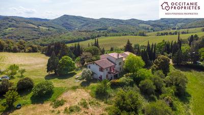 Propriété - 362 m² - 20 pièces