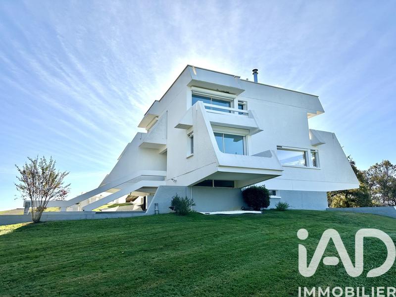 Maison - 208 m² - 5 pièces