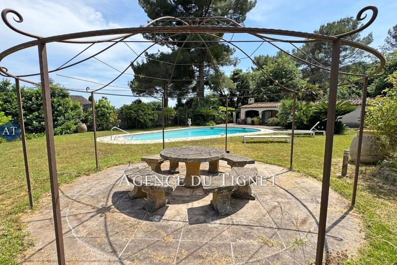 Maison - 251 m² - 5 pièces