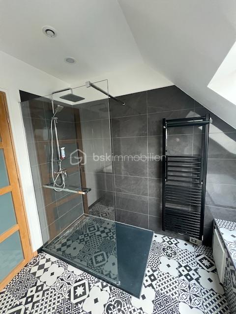 Propriété - 240 m² - 9 pièces