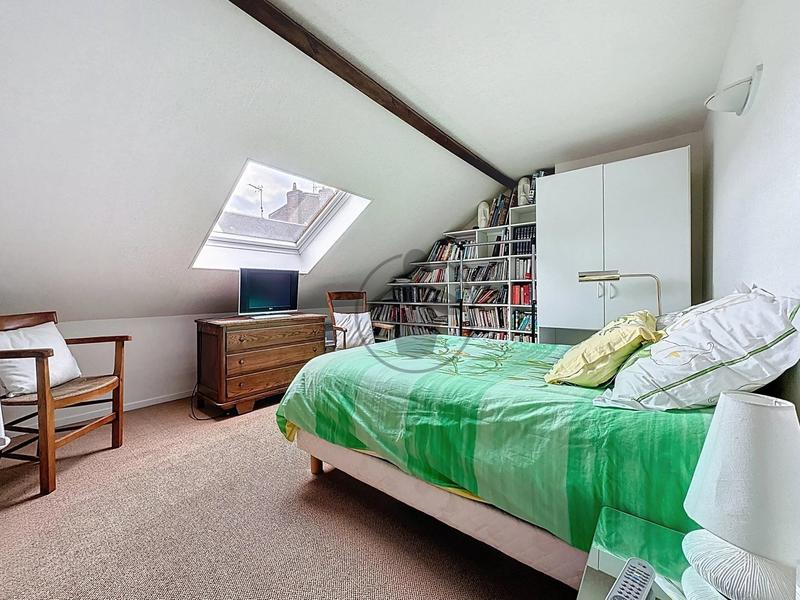 Maison - 280 m² - 9 pièces