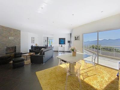 Maison - 185 m² - 6 pièces