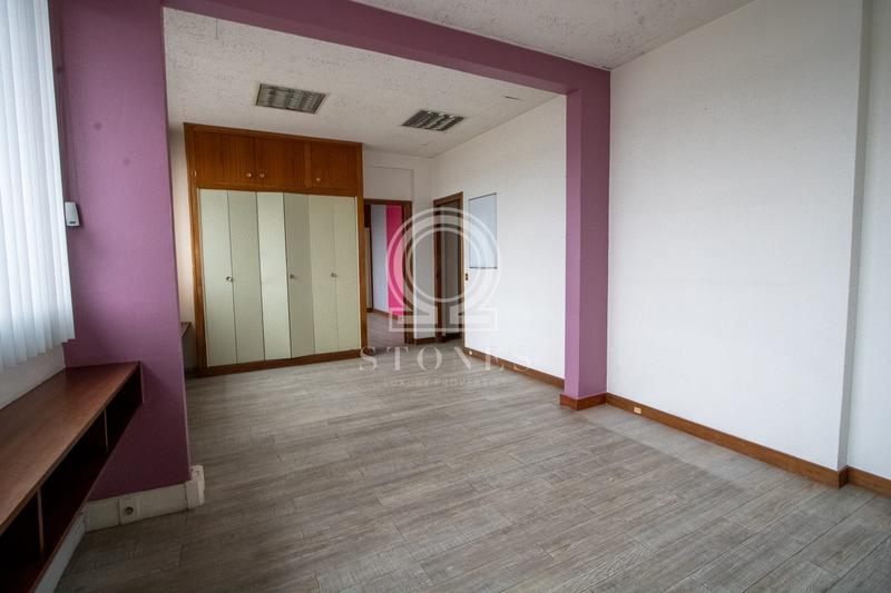 Bureau - 142 m² - 6 pièces