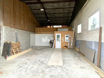 Local d'activités - 83 m²