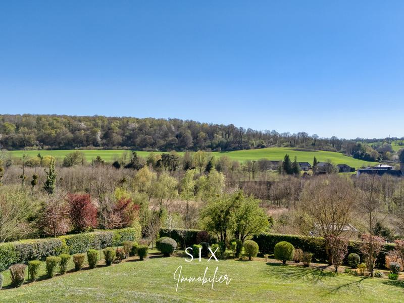 Maison - 270 m² - 9 pièces