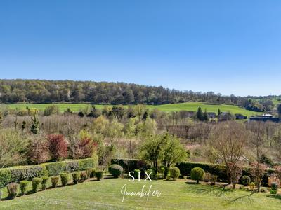 Maison - 270 m² - 9 pièces